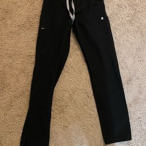 Figs Black Skinny Leg Scrub Pant